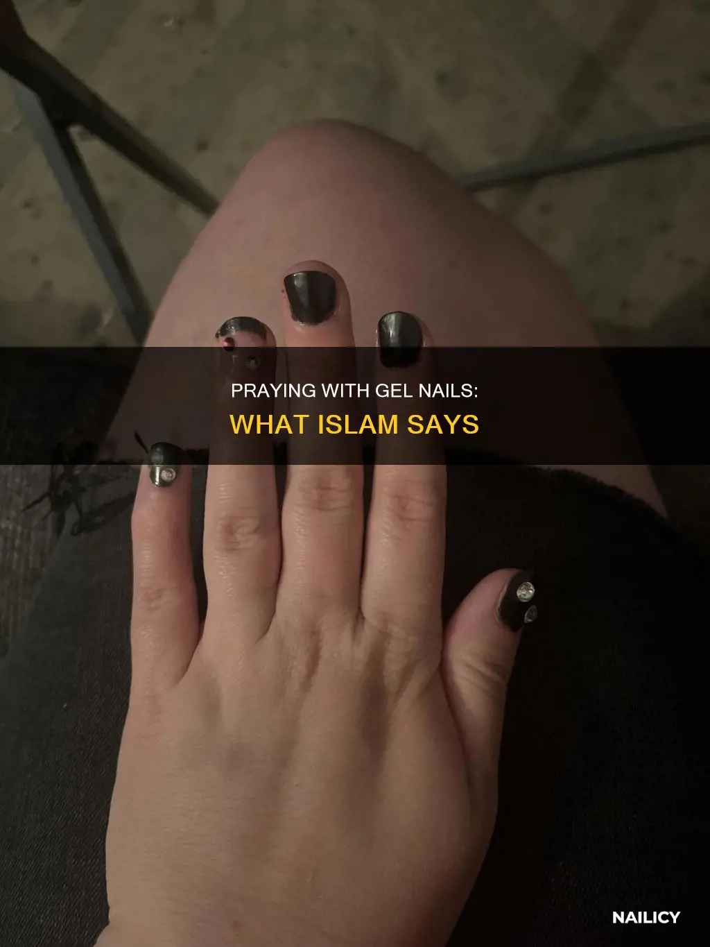 can you pray with gel nails in islam