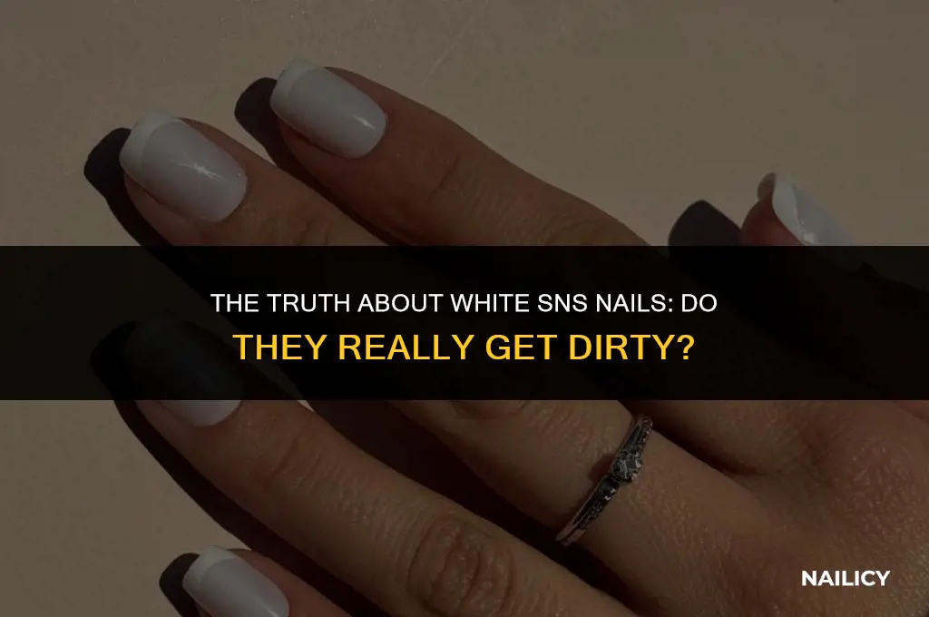 do white sns nails get dirty