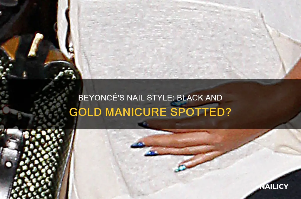 does beyounce have black and gold nails