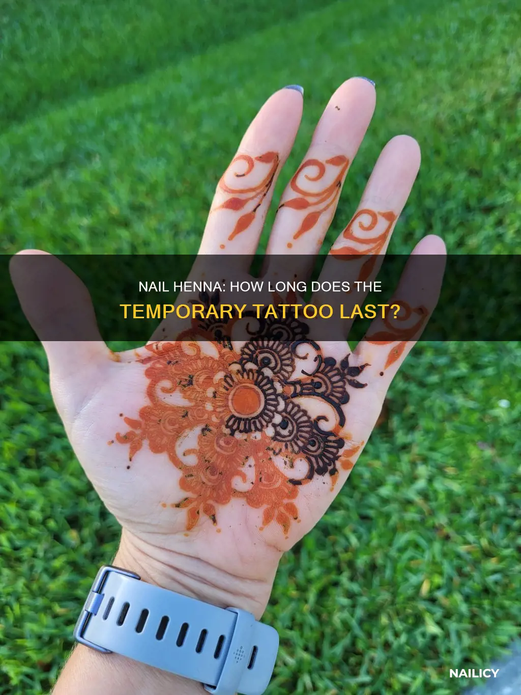 how long does nail henna last