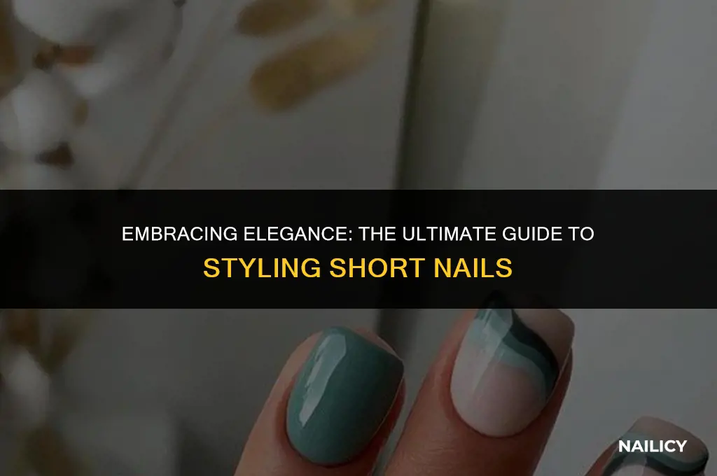 how to wear short nails